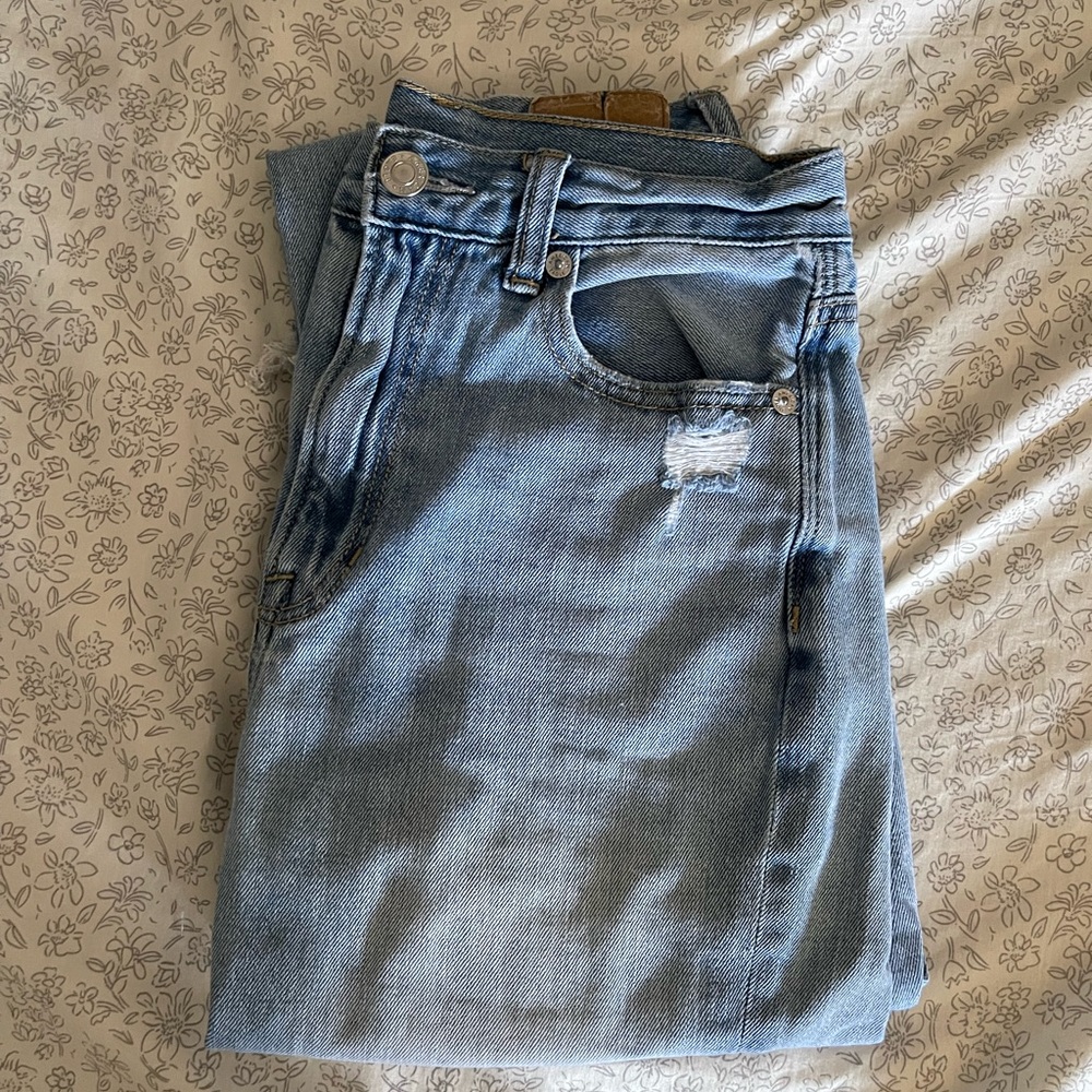 American Eagle light washed mom jeans